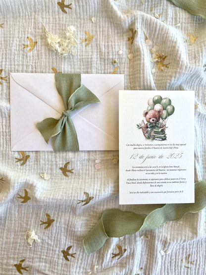 Invitación Bautizo "Osito entre Globos Verdes"